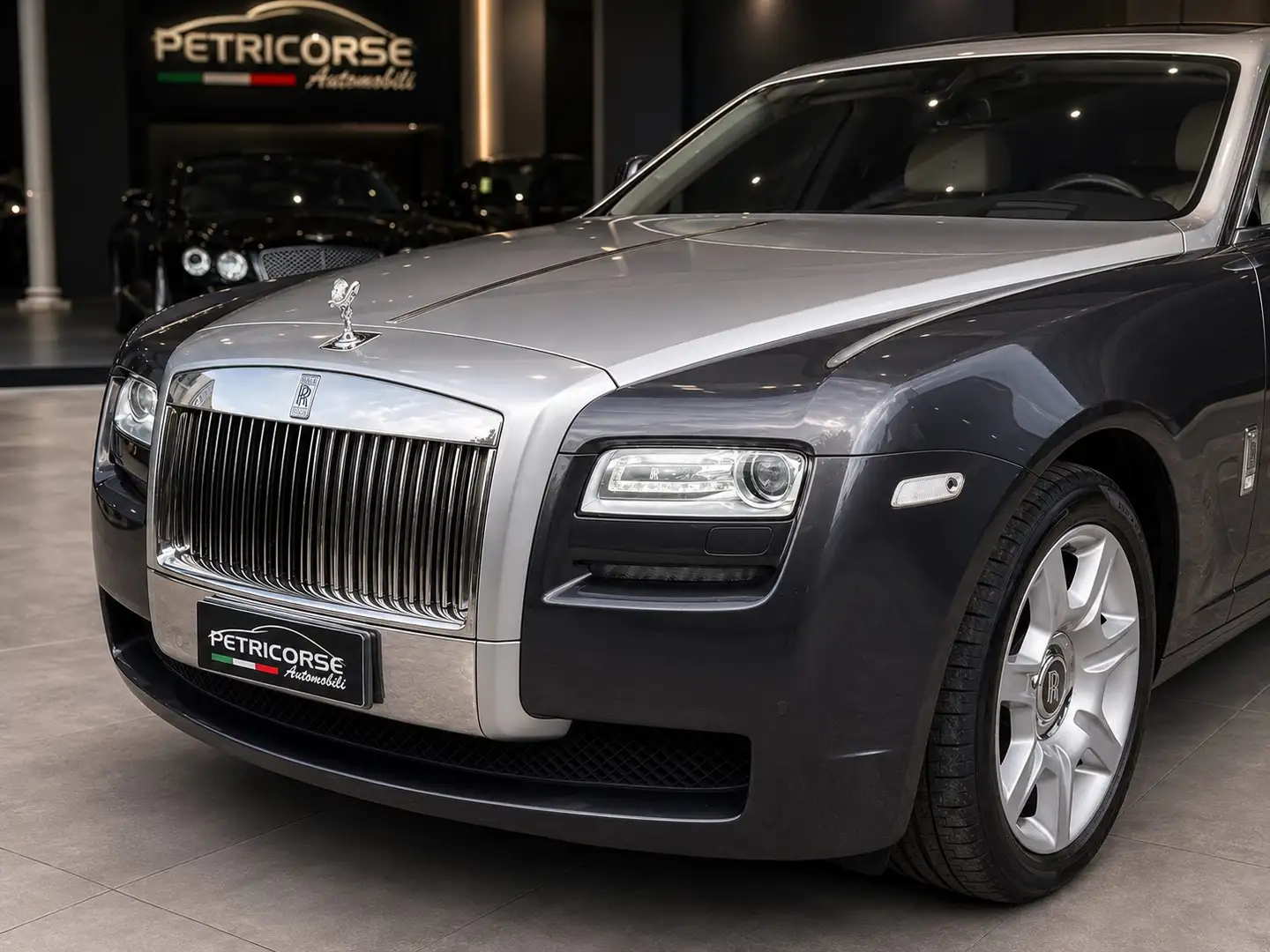 Rolls-Royce Ghost 6.6 V12 Grau - 2