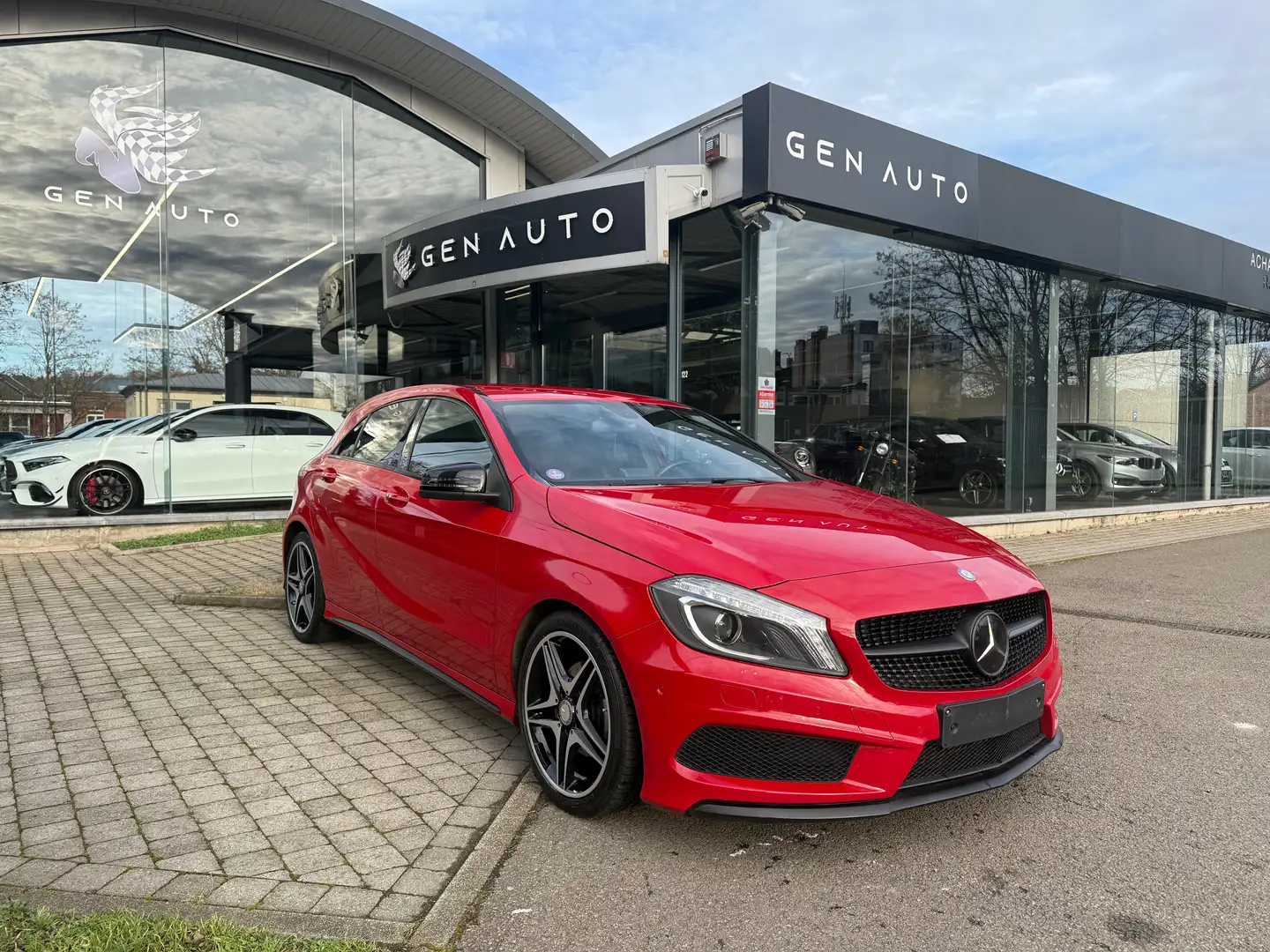 Mercedes-Benz A 180 Pack AMG Shadow Line* 12 MOIS GARANTIE * Rouge - 1