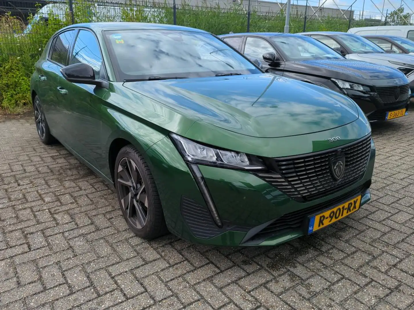 Peugeot 308 1.2 PureTech Allure Pack Business | Navigatie | Ca Groen - 2
