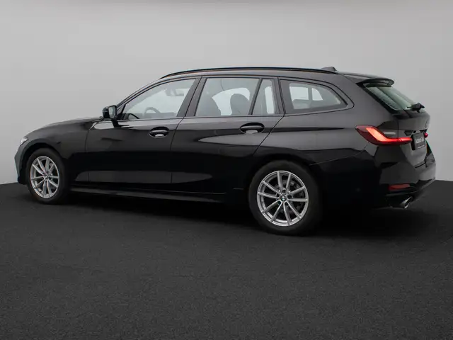 BMW 3 Series view 10
