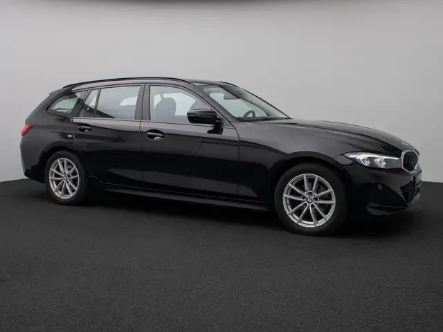 BMW 3 Series view 4