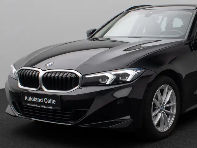 BMW 3 Series view 18