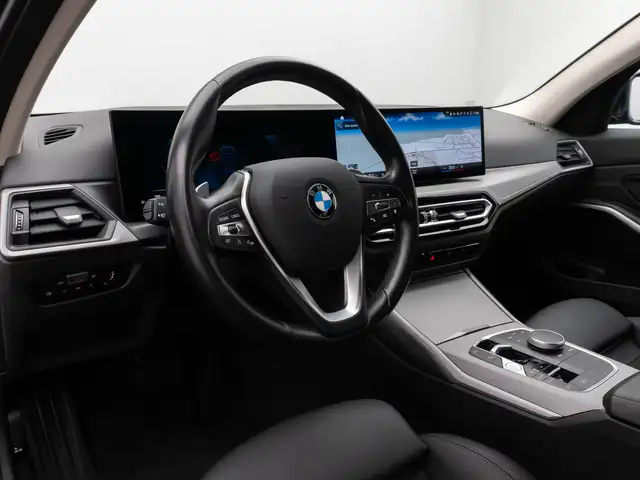 BMW 3 Series view 21