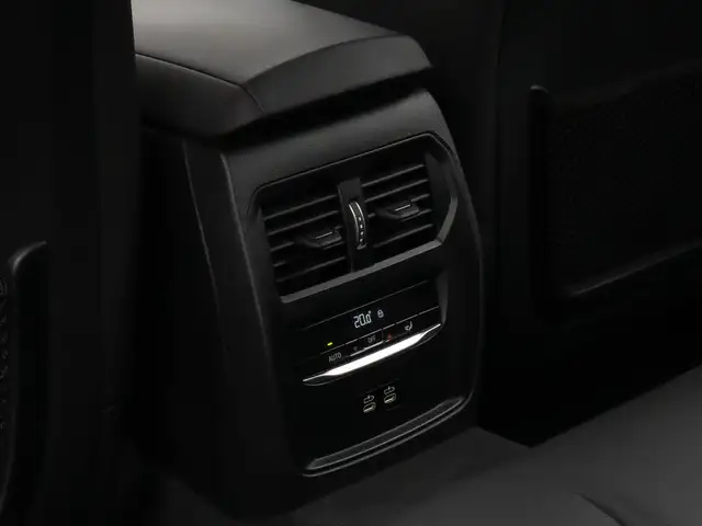 BMW 3 Series view 29