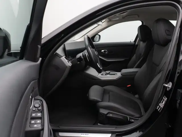BMW 3 Series view 20