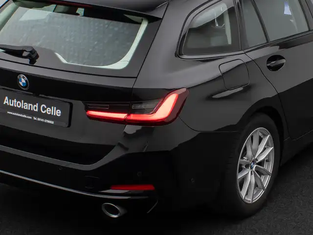 BMW 3 Series view 16