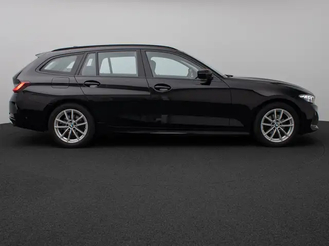 BMW 3 Series view 5