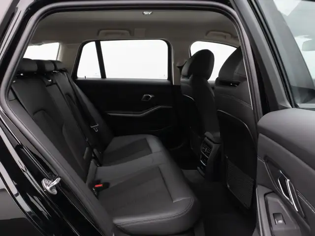 BMW 3 Series view 27