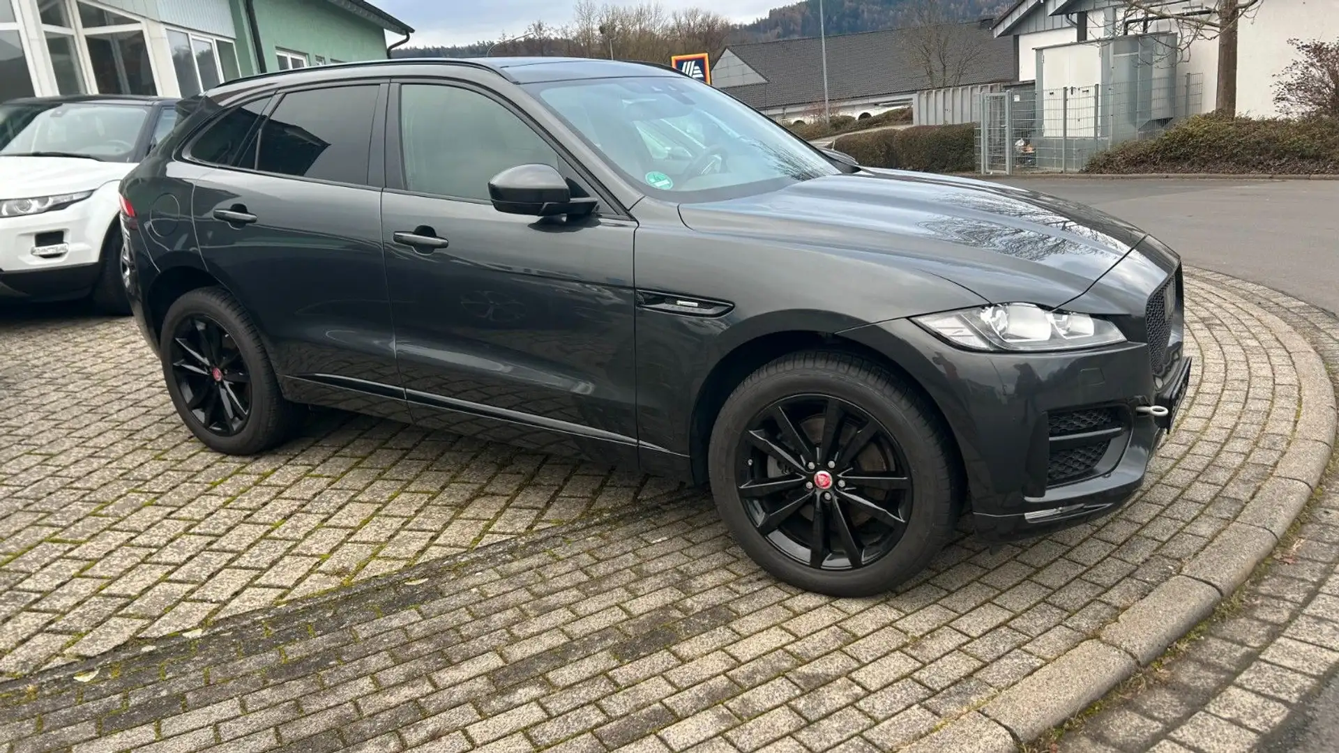 Jaguar F-Pace F-PACE 3,0d R-Sport AWD *MOTORSCHADEN* Grau - 2