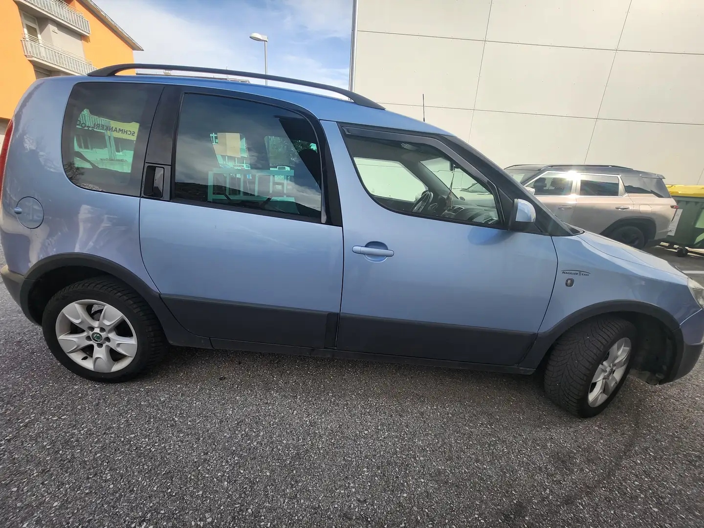 Skoda Roomster Roomster Scout 1,6 Scout Blau - 2