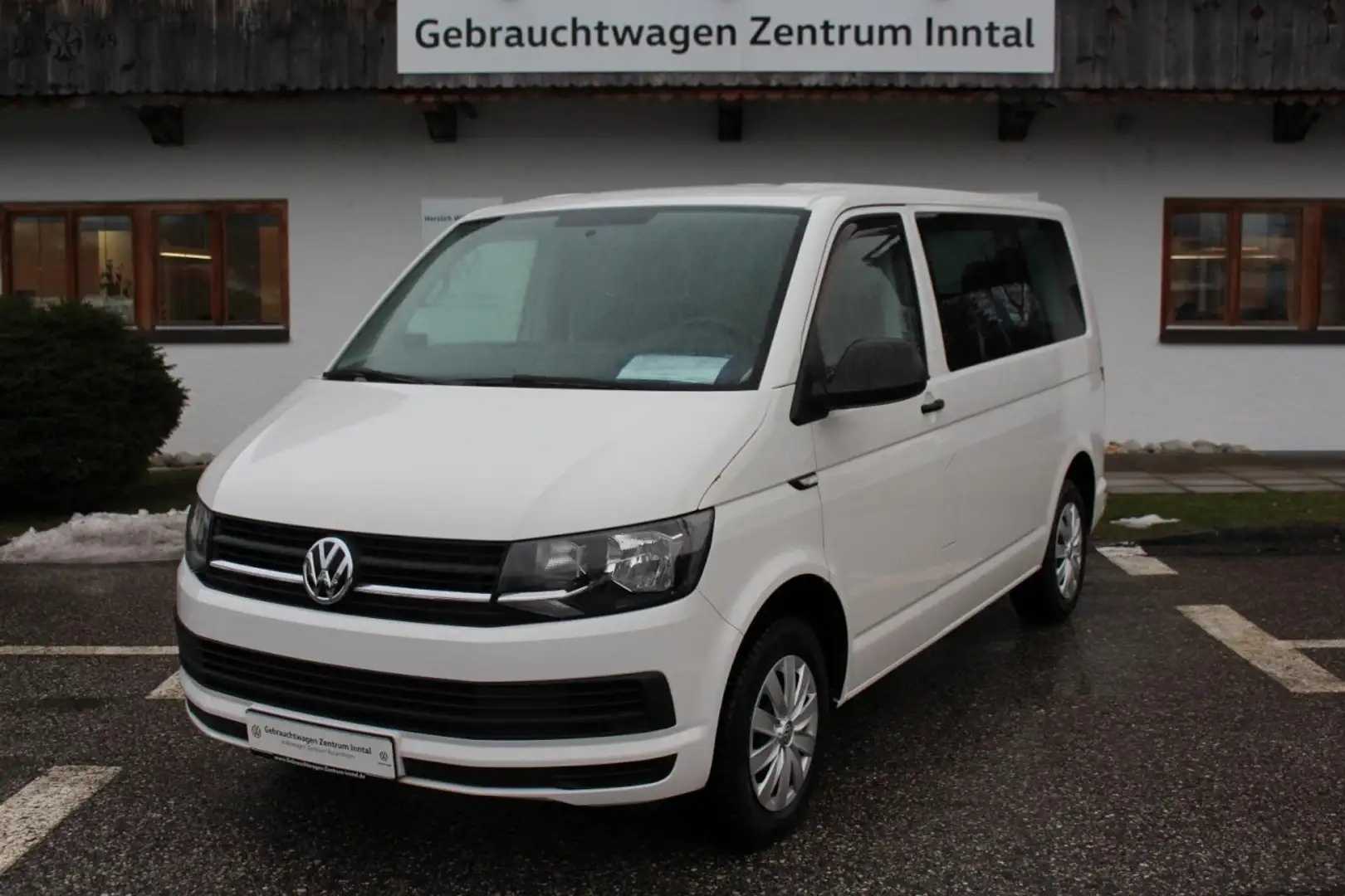 Volkswagen T6 Multivan Trendline 5-Sitzer 2,0 TSI (AHK,Klima) Klima Biały - 2