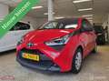 Toyota Aygo 1.0 VVT-i x-fun *NL, 1e EIG, 46.841 NAP km, RIJKLA Rood - thumbnail 1