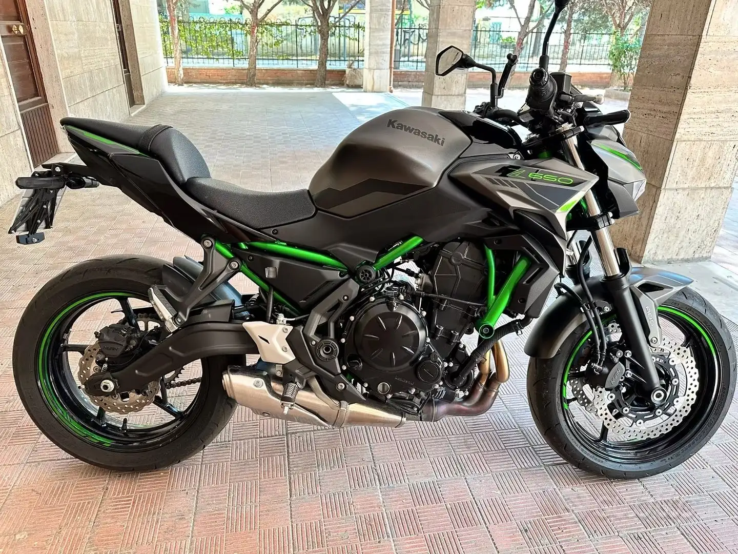 Kawasaki Z 650 Nero - 1