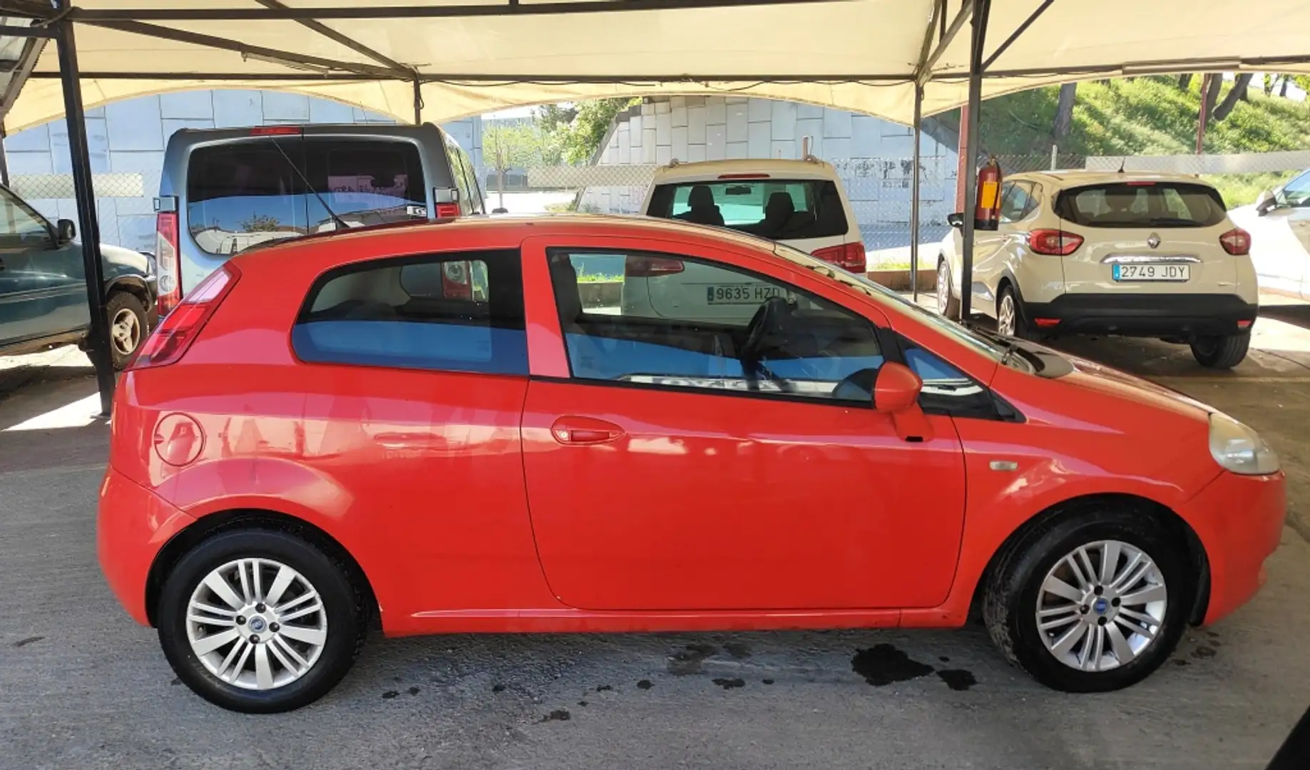 Fiat Punto 1.3Mjt 16v Dynamic Rojo - 2