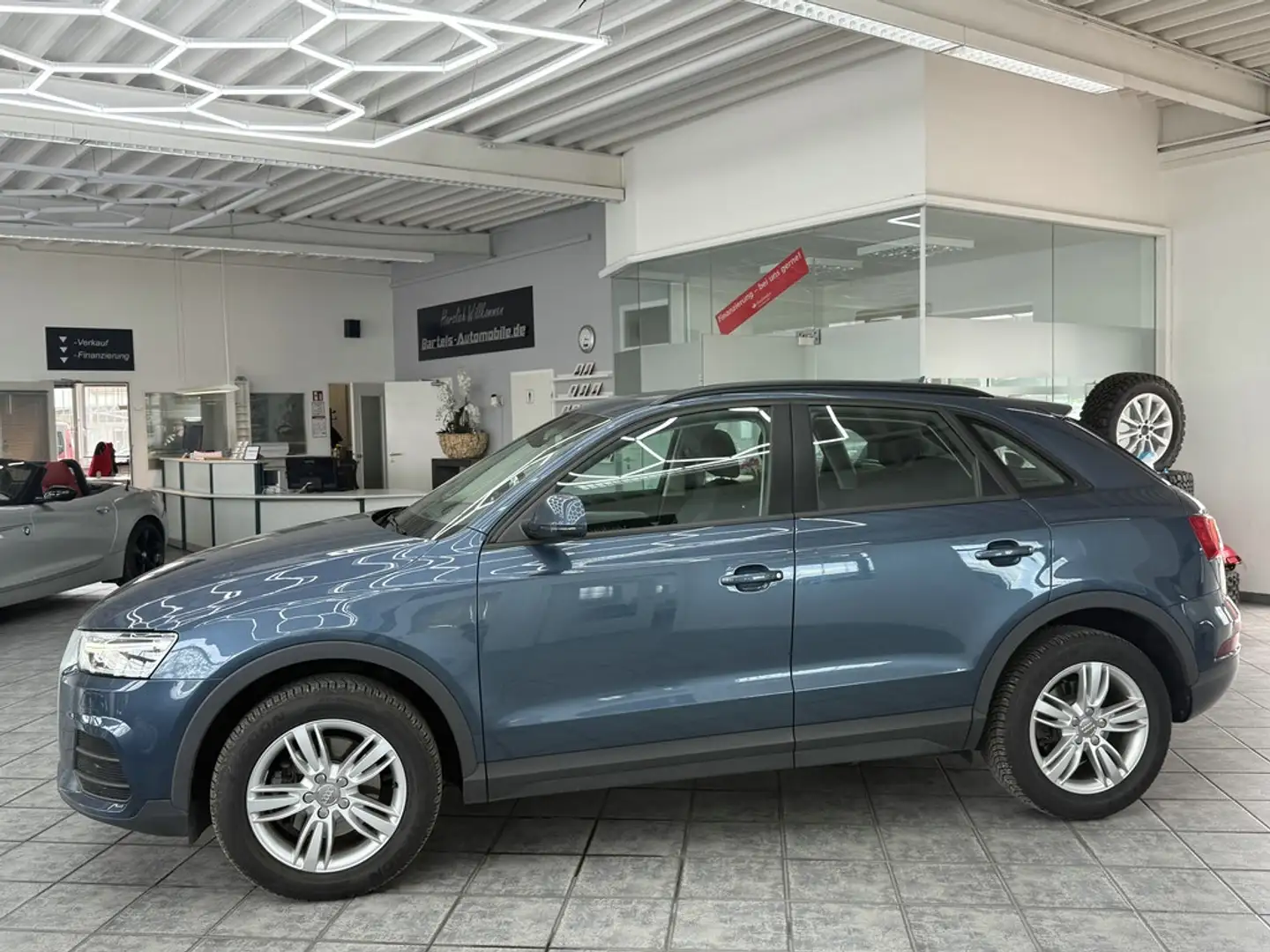 Audi Q3 2.0 TDI, S-Tronic, Navi, Bi-Xenon, AHK, PDC Blue - 2