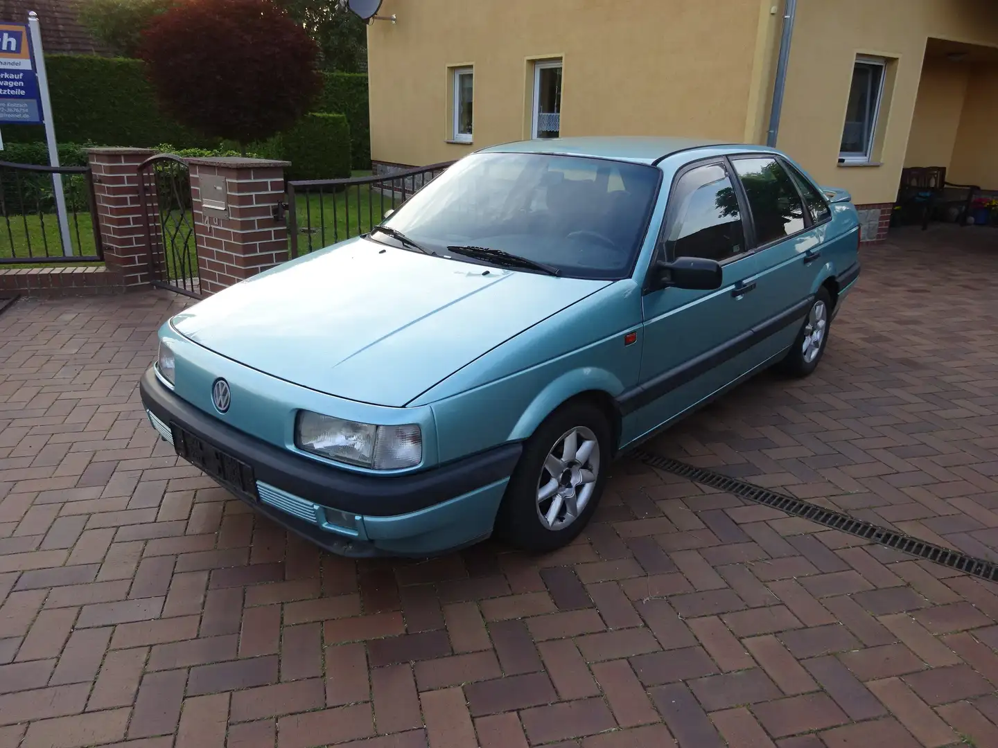 Volkswagen Passat 1.8 GL + AHK + ohne TüV + Verde - 1