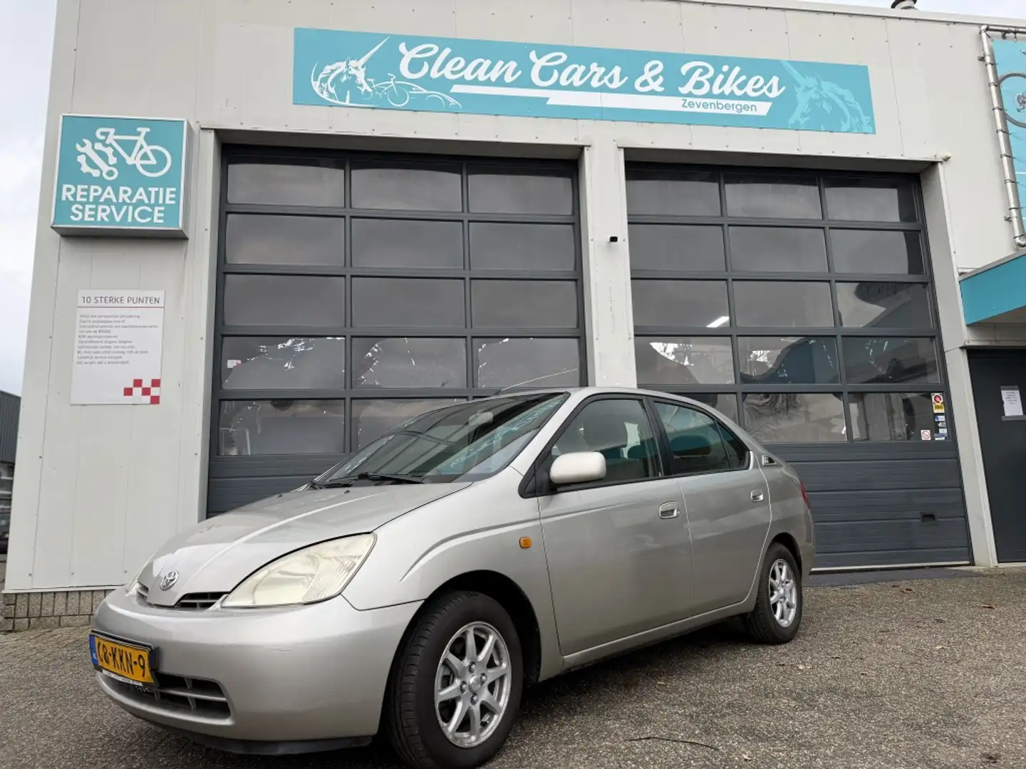 Toyota Prius 1.5 VVT-i Grau - 1