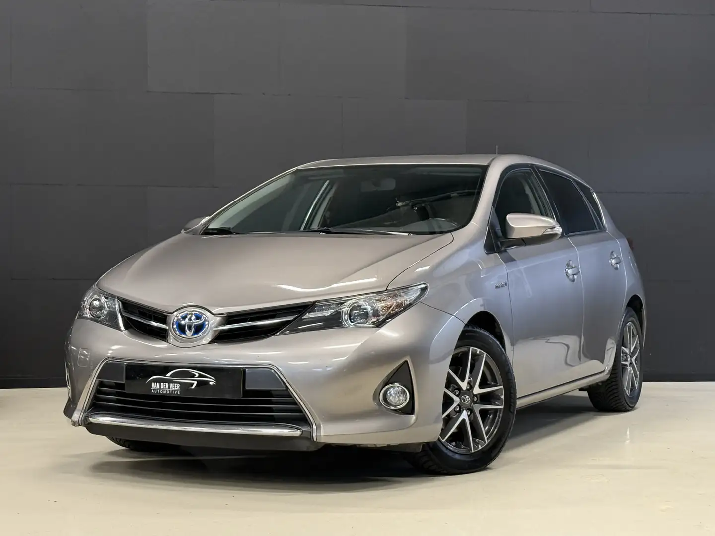 Toyota Auris 1.8 Hybrid Comfort Kahverengi - 1