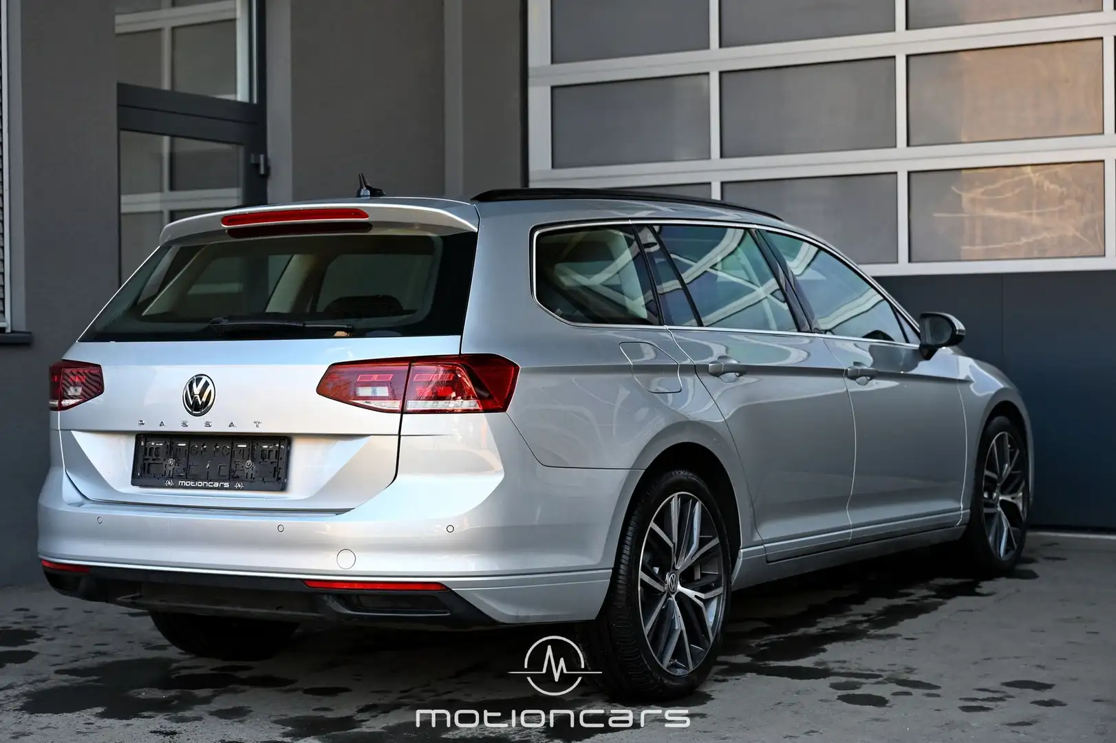 Volkswagen Passat Variant Passat 1.5 TSI BMT/Start-Stopp Business Pickerl N Silber - 2