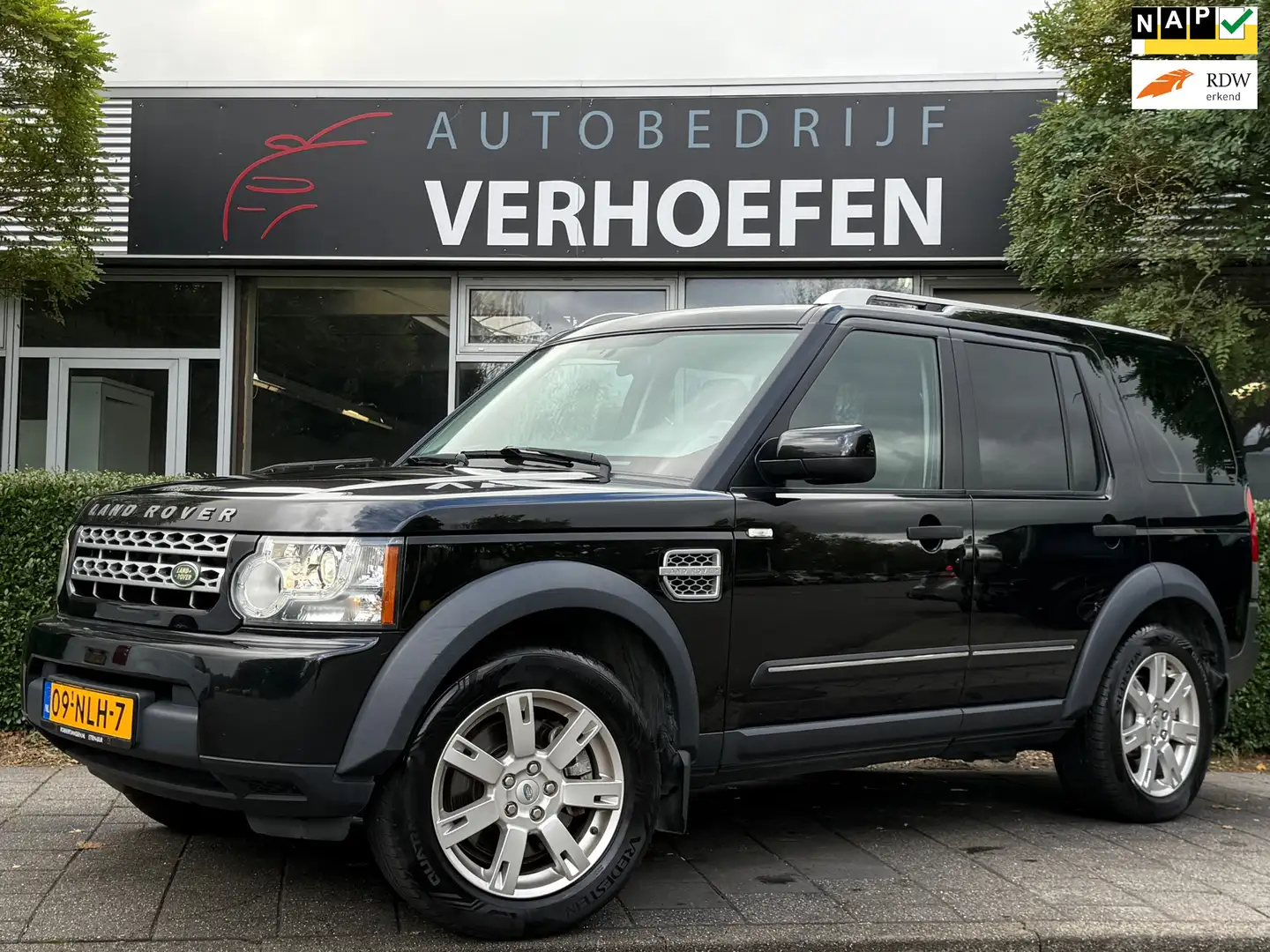 Land Rover Discovery 3.0 SDV6 SE - YOUNGTIMER - AUTOMAAT - VOLLEDIG OND Zwart - 1