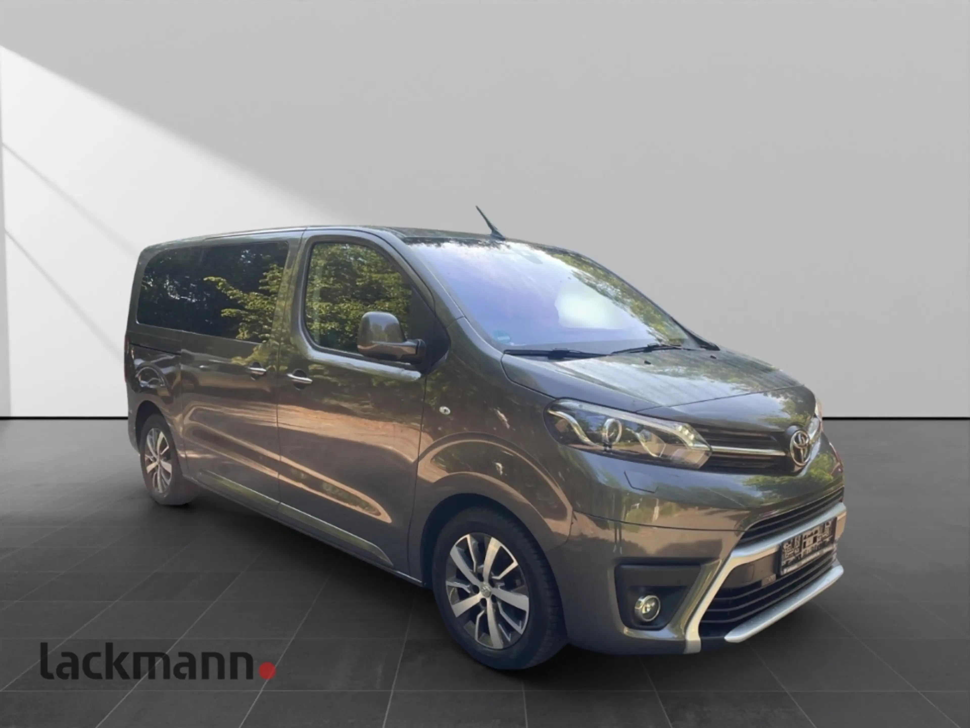 Toyota Proace 2.0 Verso L1 Team D*Leder*Pano*Navi* — photo 4