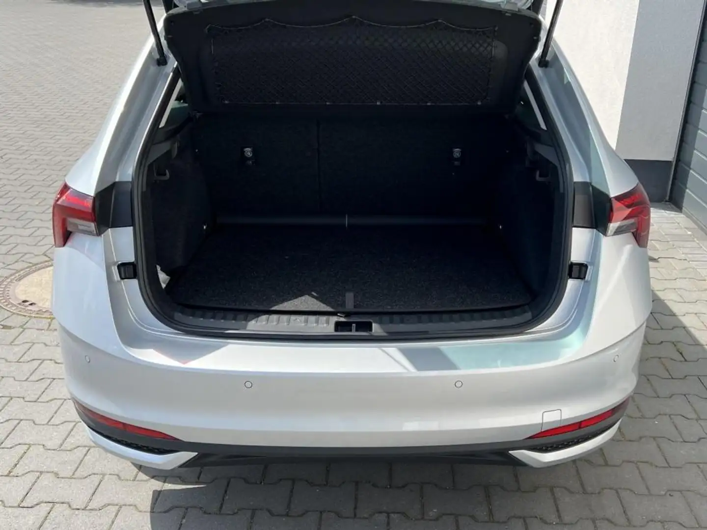 Skoda Scala Selection 1,0 TSI DSG 85KW ACC 85 kW (116 PS), ... Grau - 2