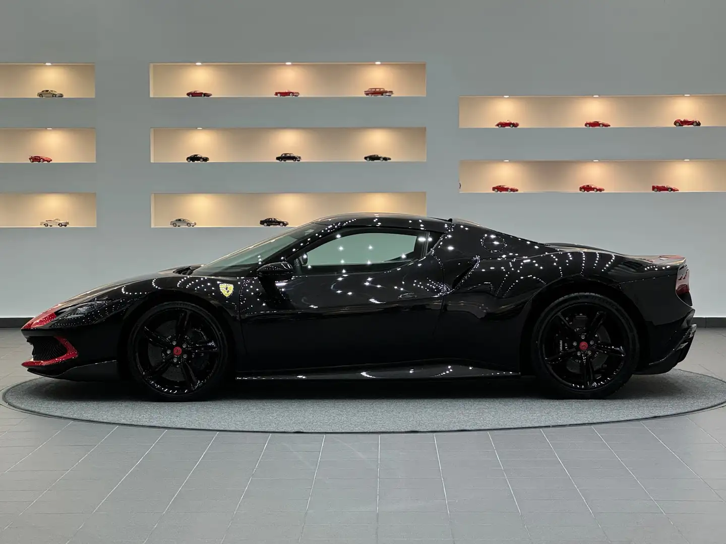 Ferrari 296 GTB Coupe F1 * 1of1* ATELIER *ASSETTO FIORANO* Černá - 2