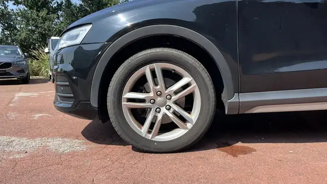 Audi Q3 view 13