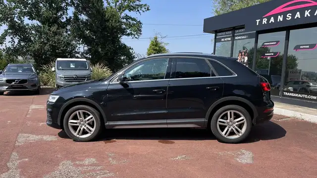 Audi Q3 view 8
