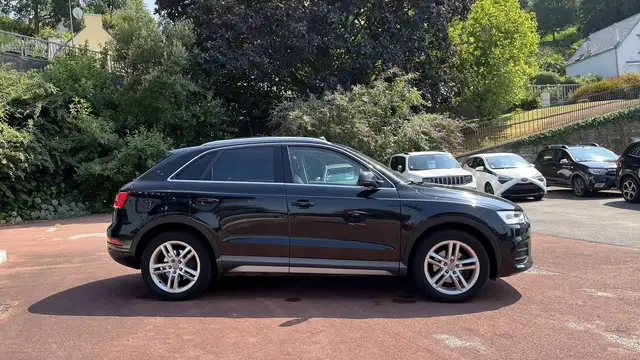 Audi Q3 view 4