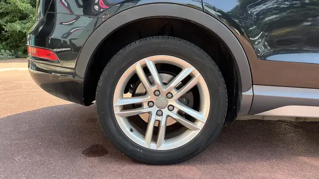 Audi Q3 view 15