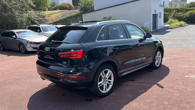 Audi Q3 view 5