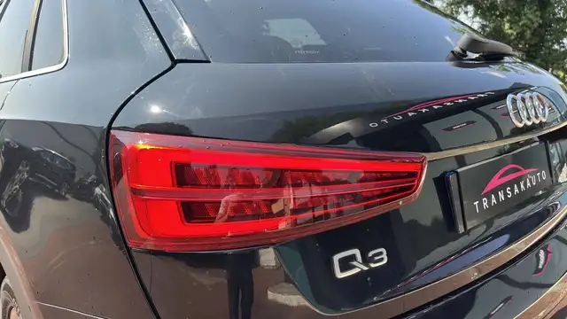 Audi Q3 view 12
