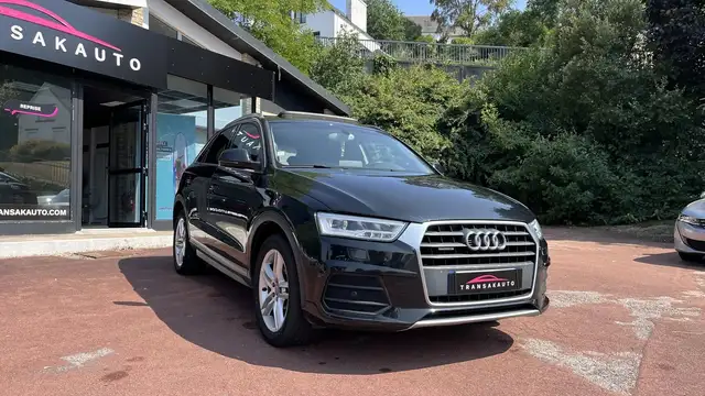 Audi Q3 view 3