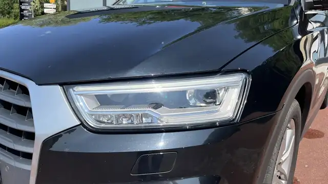Audi Q3 view 9