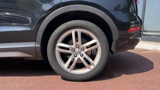 Audi Q3 view 14
