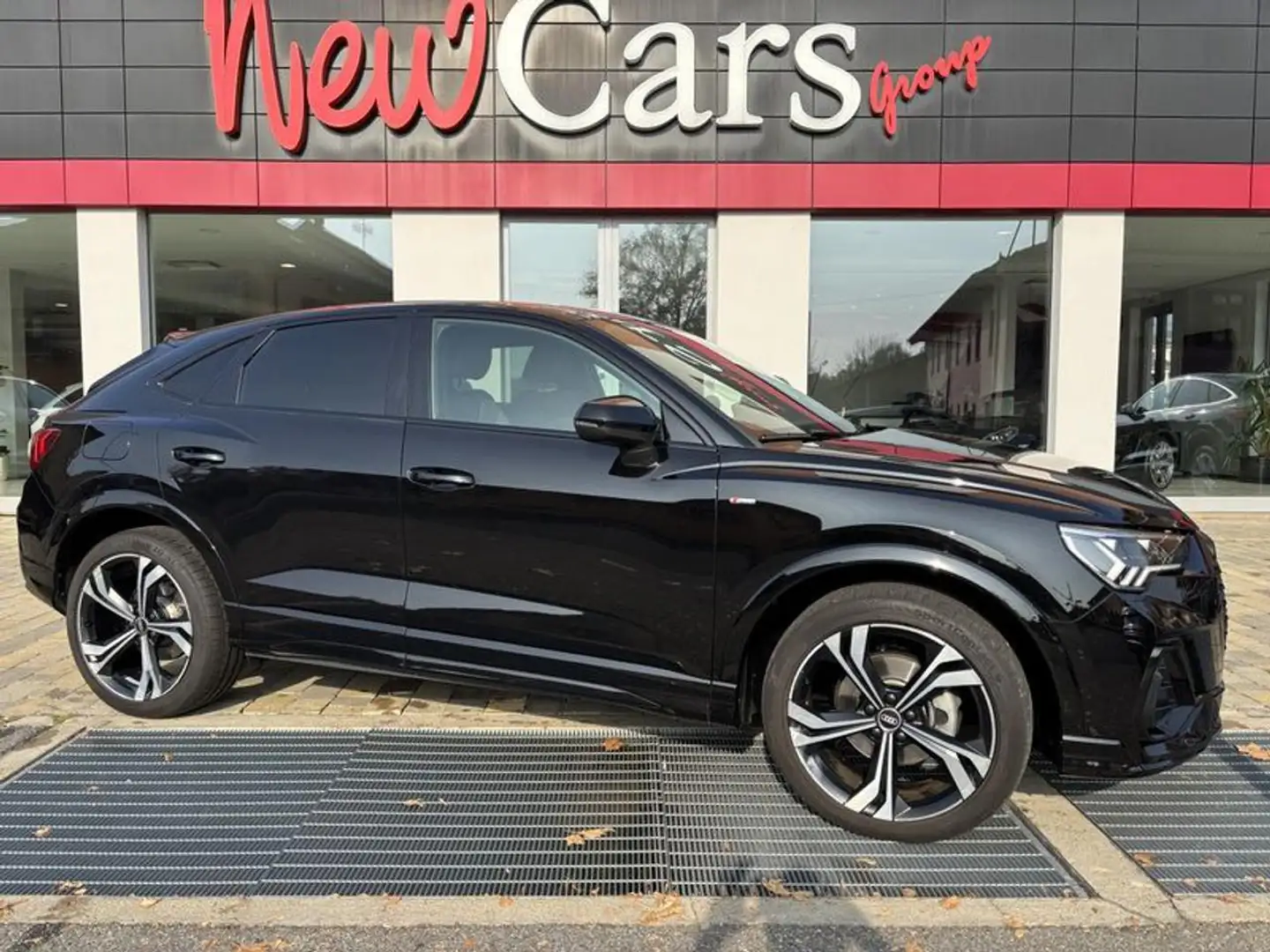 Audi Q3 SPB 2.0 TDI 150CV NAVI-TETTO-APPS-RETROCAMERA-20'' Nero - 1