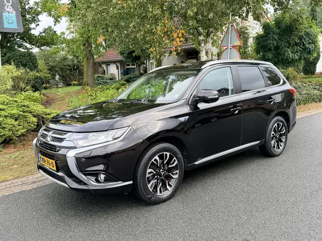 Mitsubishi Outlander 2.0 PHEV instyle+Exclusive 203PK Leder•ACC•