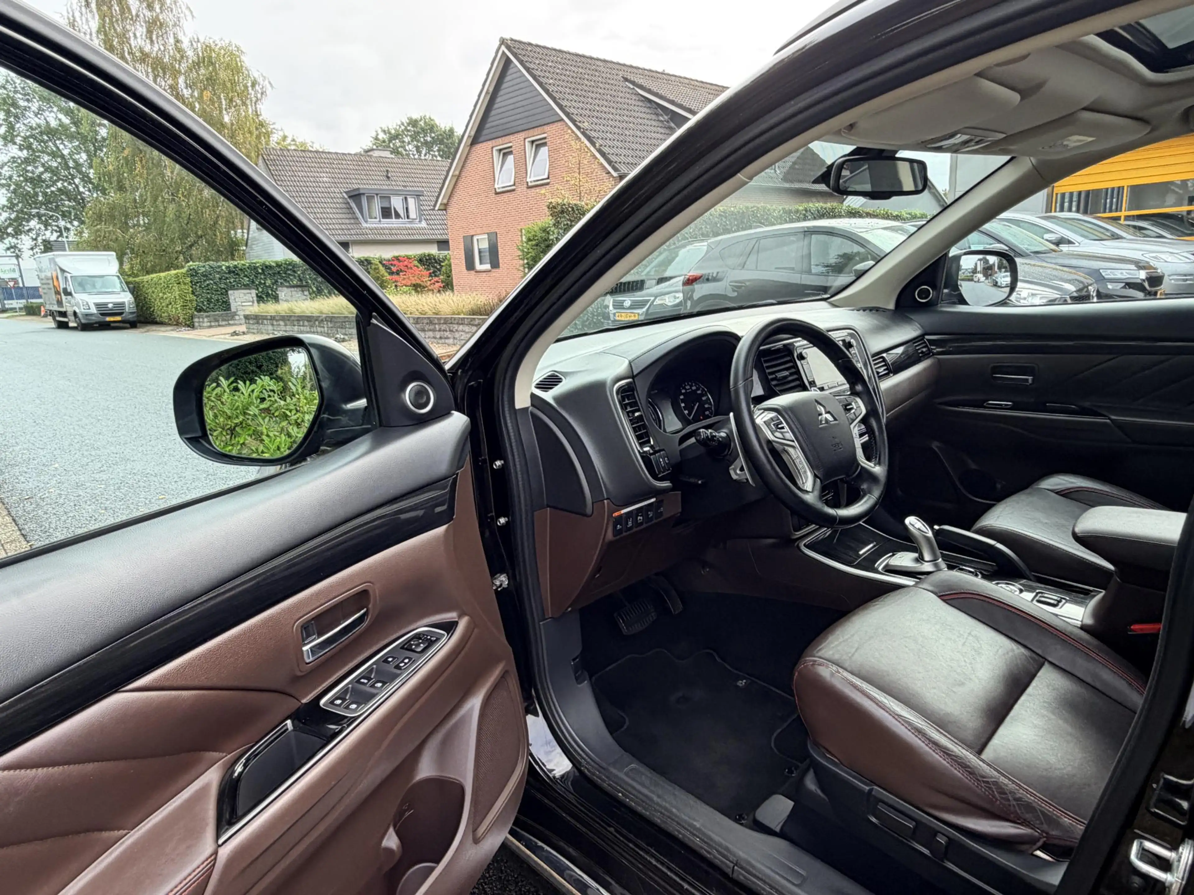 Mitsubishi Outlander 2.0 PHEV instyle+Exclusive 203PK Leder•ACC• — photo 11