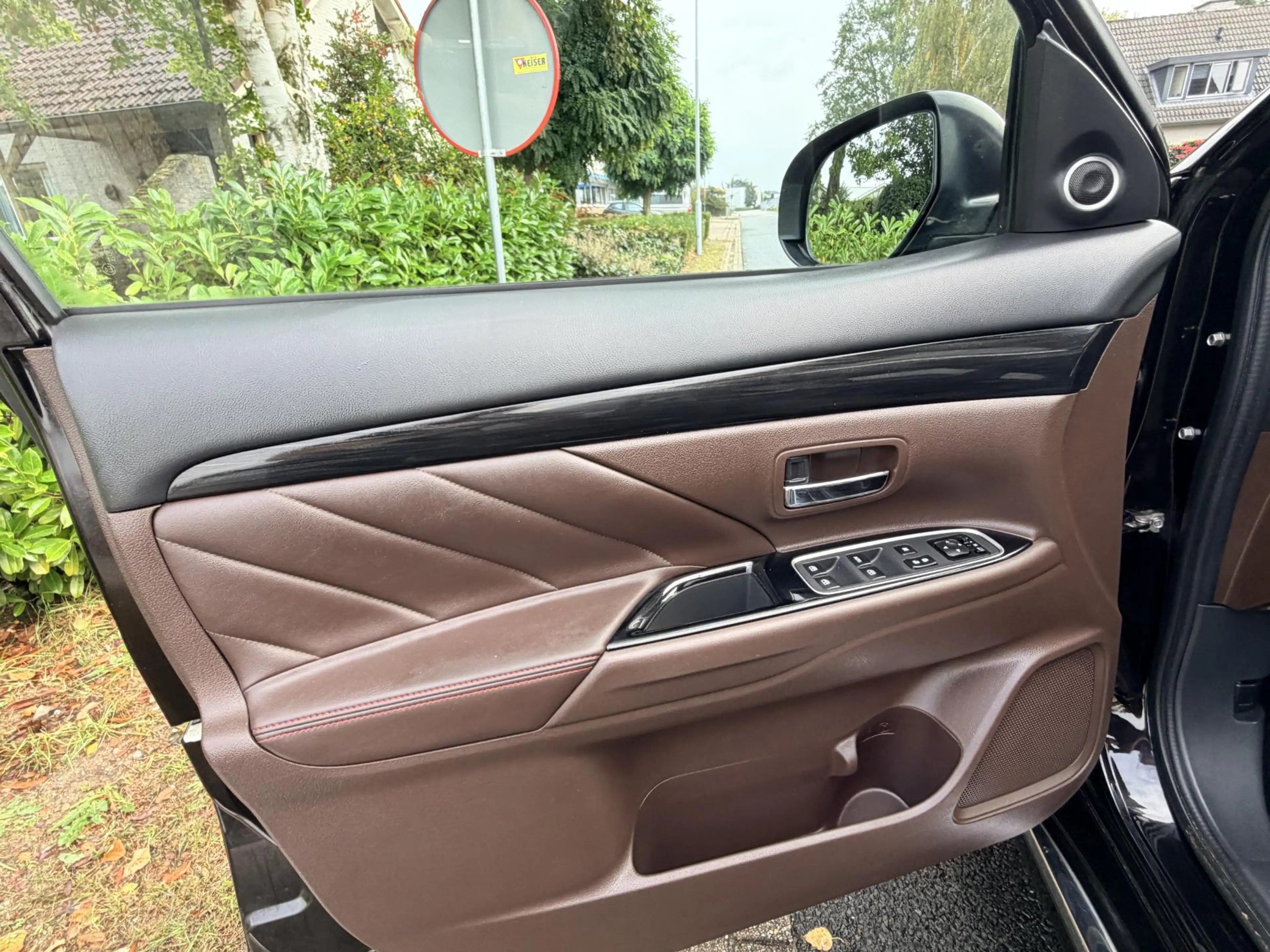 Mitsubishi Outlander 2.0 PHEV instyle+Exclusive 203PK Leder•ACC• — photo 13