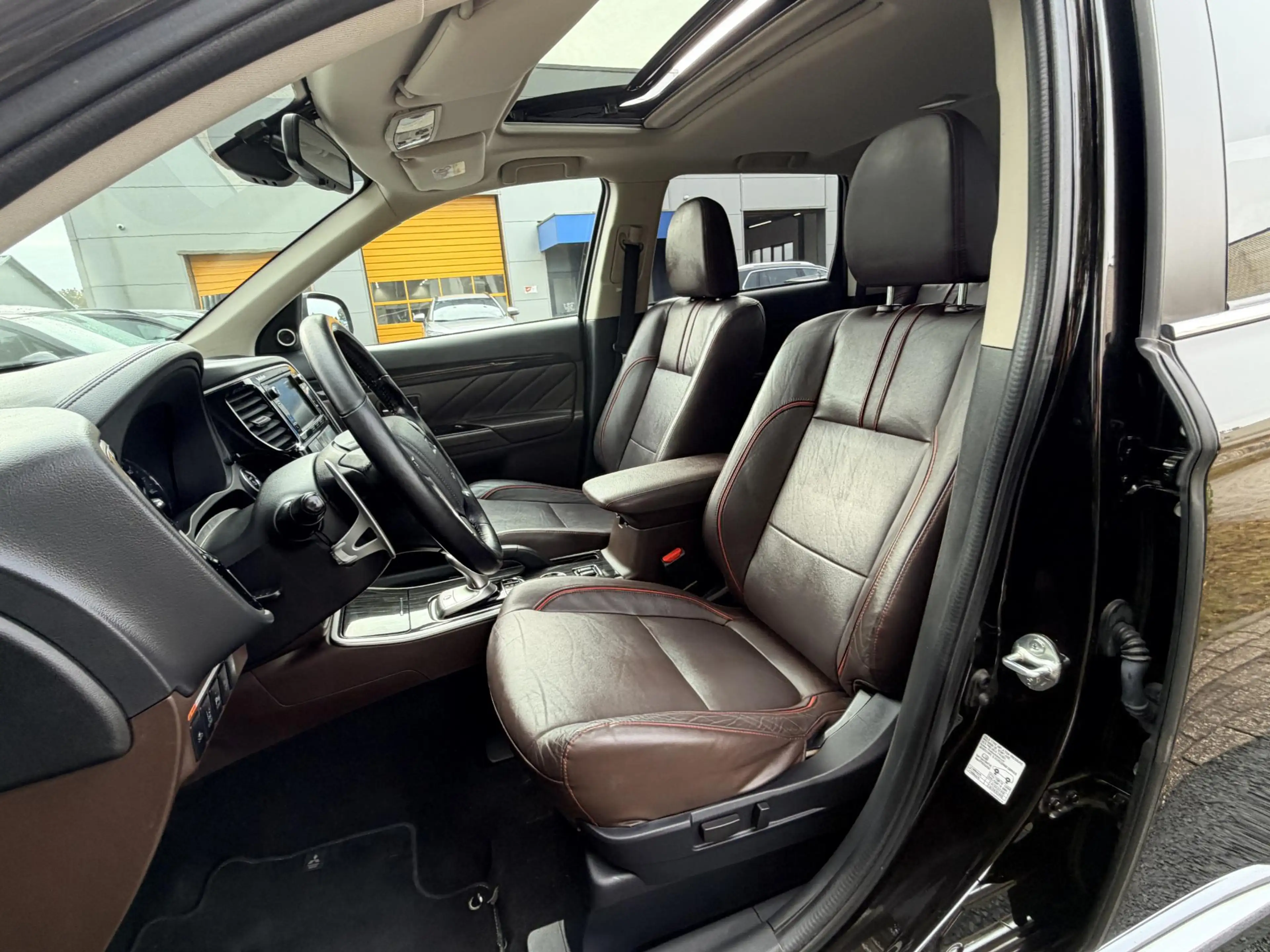 Mitsubishi Outlander 2.0 PHEV instyle+Exclusive 203PK Leder•ACC• — photo 12
