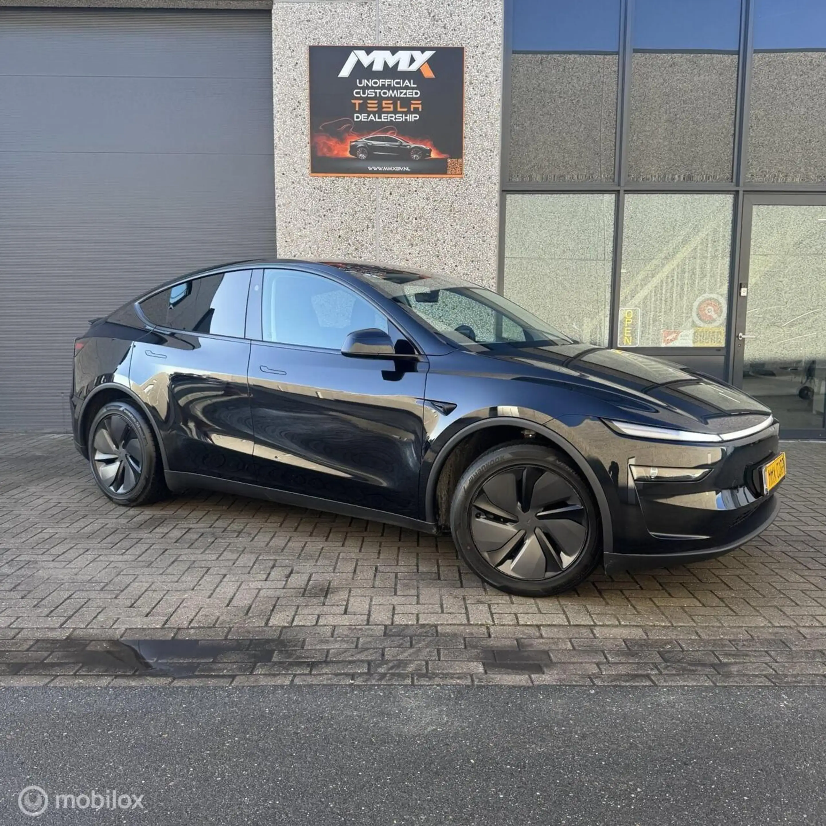 Tesla Model Y LONG RANGE RWD PREMIUM+ IAP + SOH 98.9% — photo 3