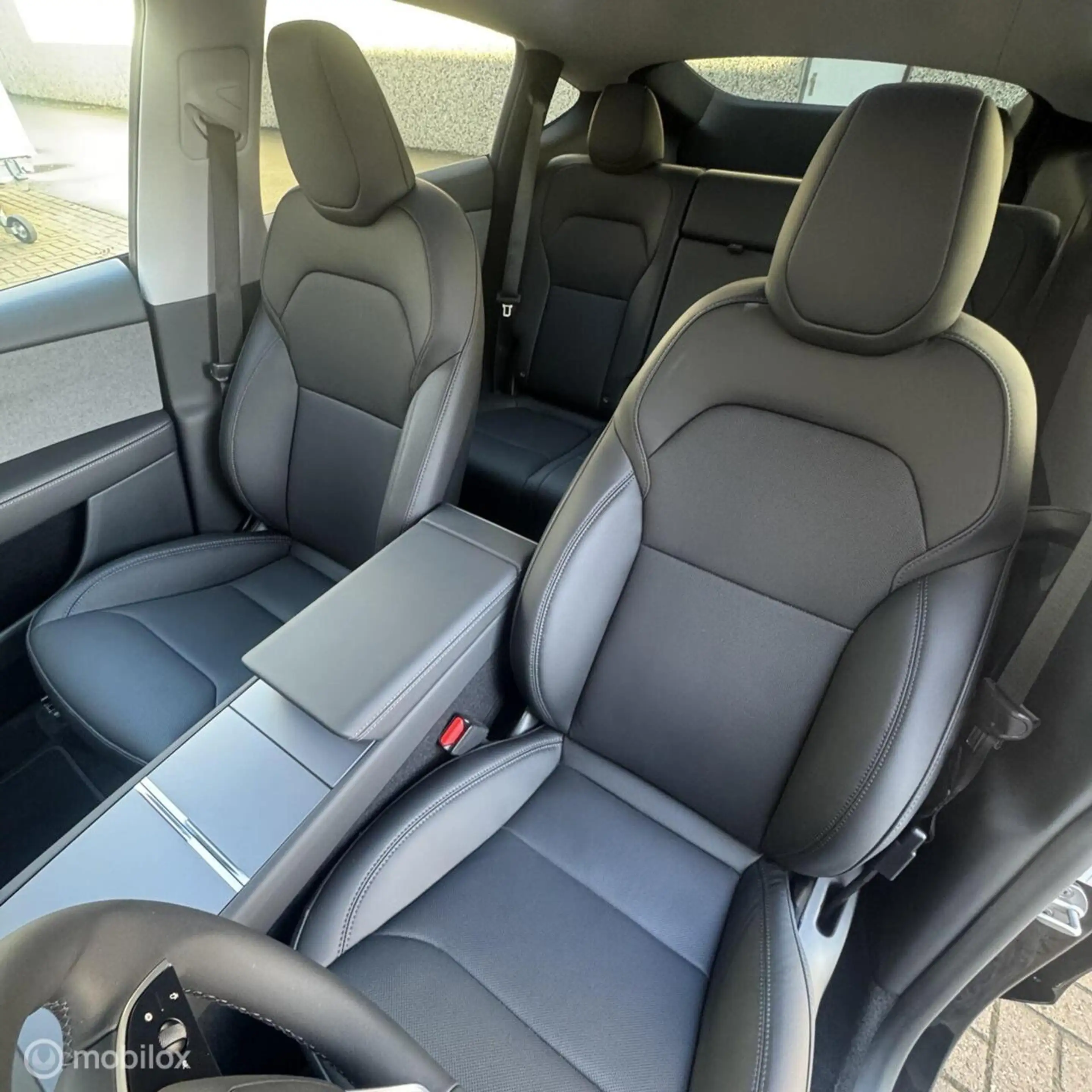 Tesla Model Y LONG RANGE RWD PREMIUM+ IAP + SOH 98.9% — photo 9