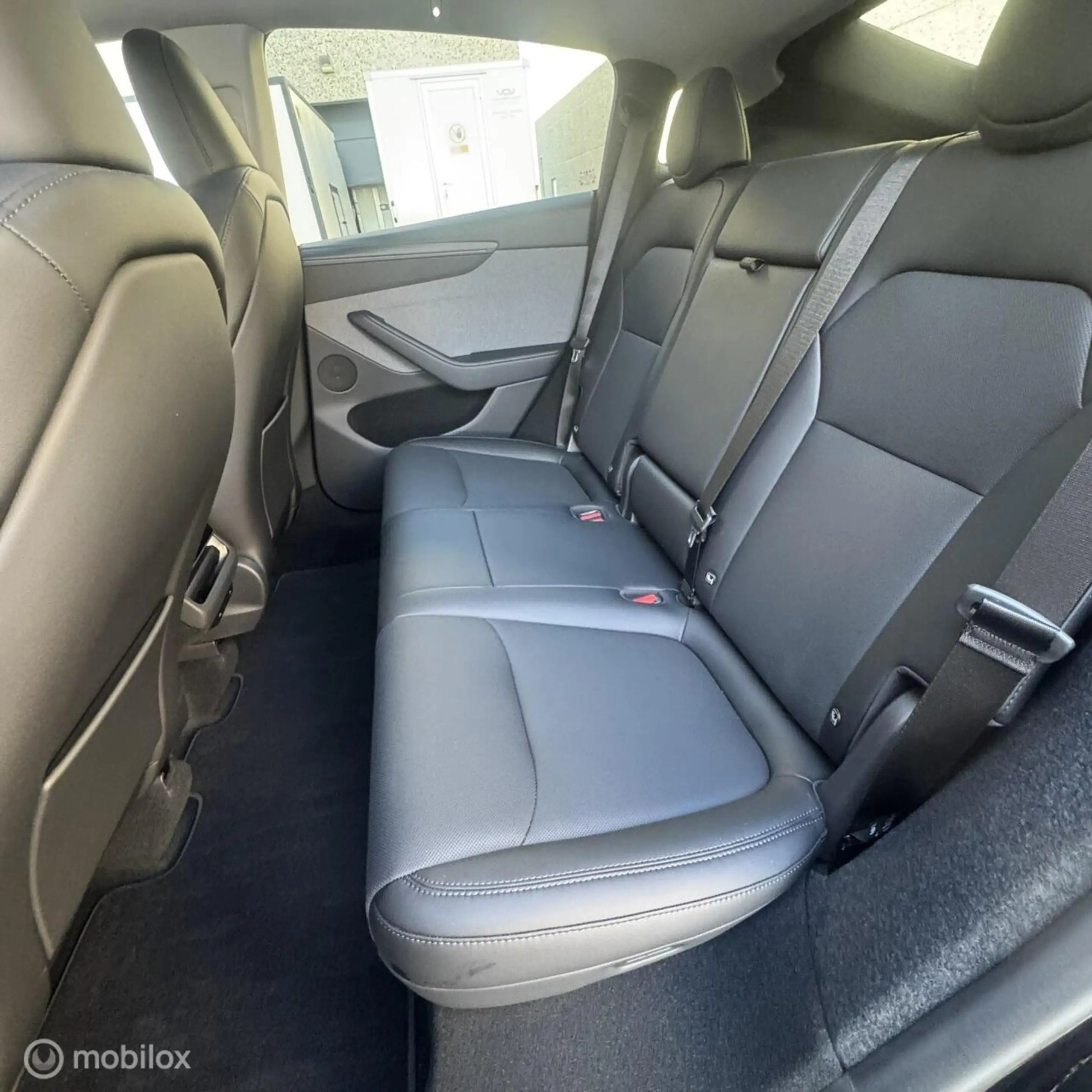 Tesla Model Y LONG RANGE RWD PREMIUM+ IAP + SOH 98.9% — photo 10