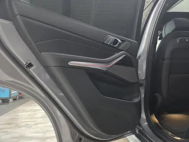 BMW X5 view 20