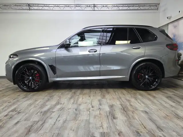 BMW X5 view 3