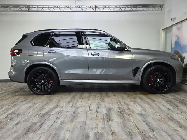 BMW X5 view 4