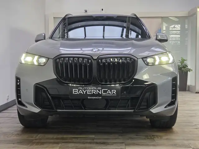 BMW X5 view 2