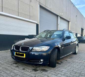 BMW 320 320i touring