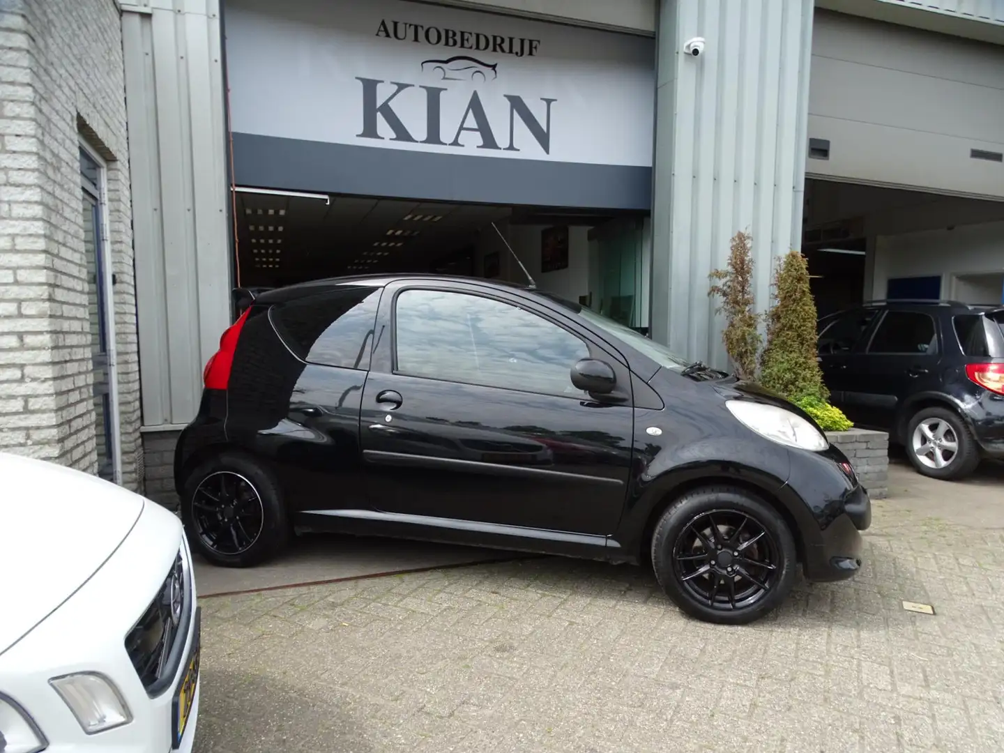 Peugeot 107 1.0-12V XS Schwarz - 2